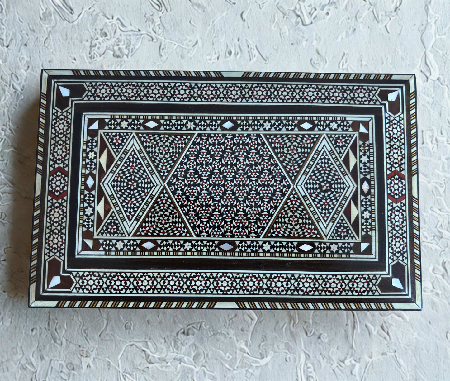 Vintage 1970 Damask Mozaik Takı Kutusu – El Yapımı Ahşap Hatıra Kutusu, Sedef Kakmalı, Suriye Ustası Eseri