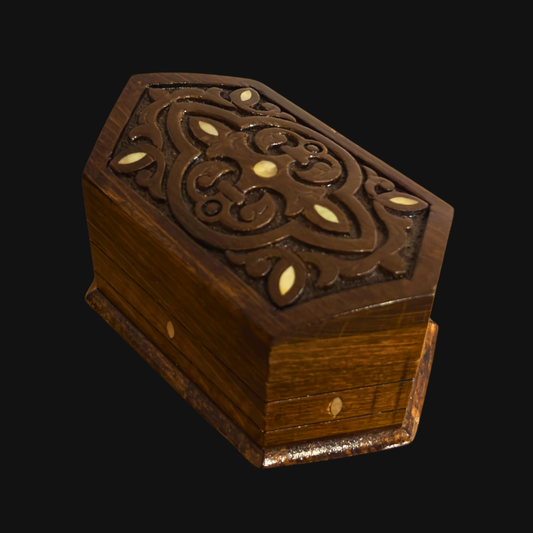 Boîte en Hêtre Sculptée à la Main – Nacre & Velours, Design Oriental Intemporel