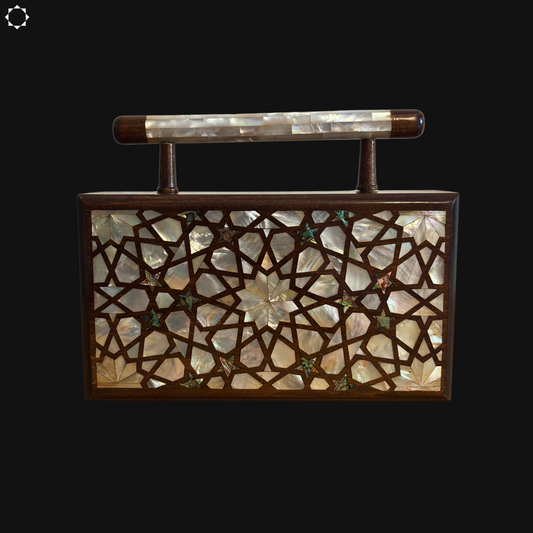 De Hemelse Ster – Handgemaakte Damascener Clutch van Notenhout met Parelmoer