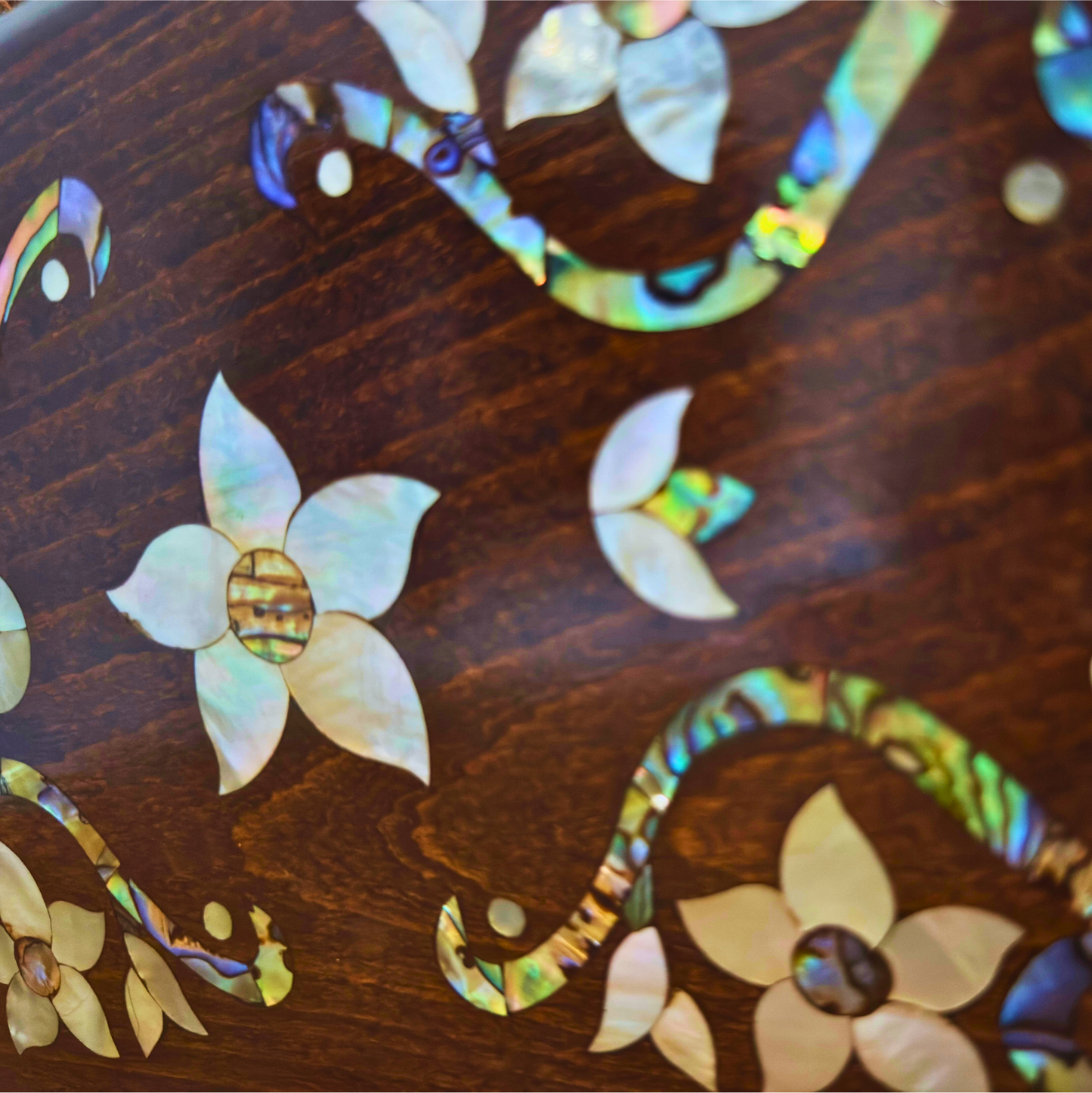 Sham – Luksusowa Torebka Damasceńska z Kwiatową Masą Perłową i Brokatową Podszewką