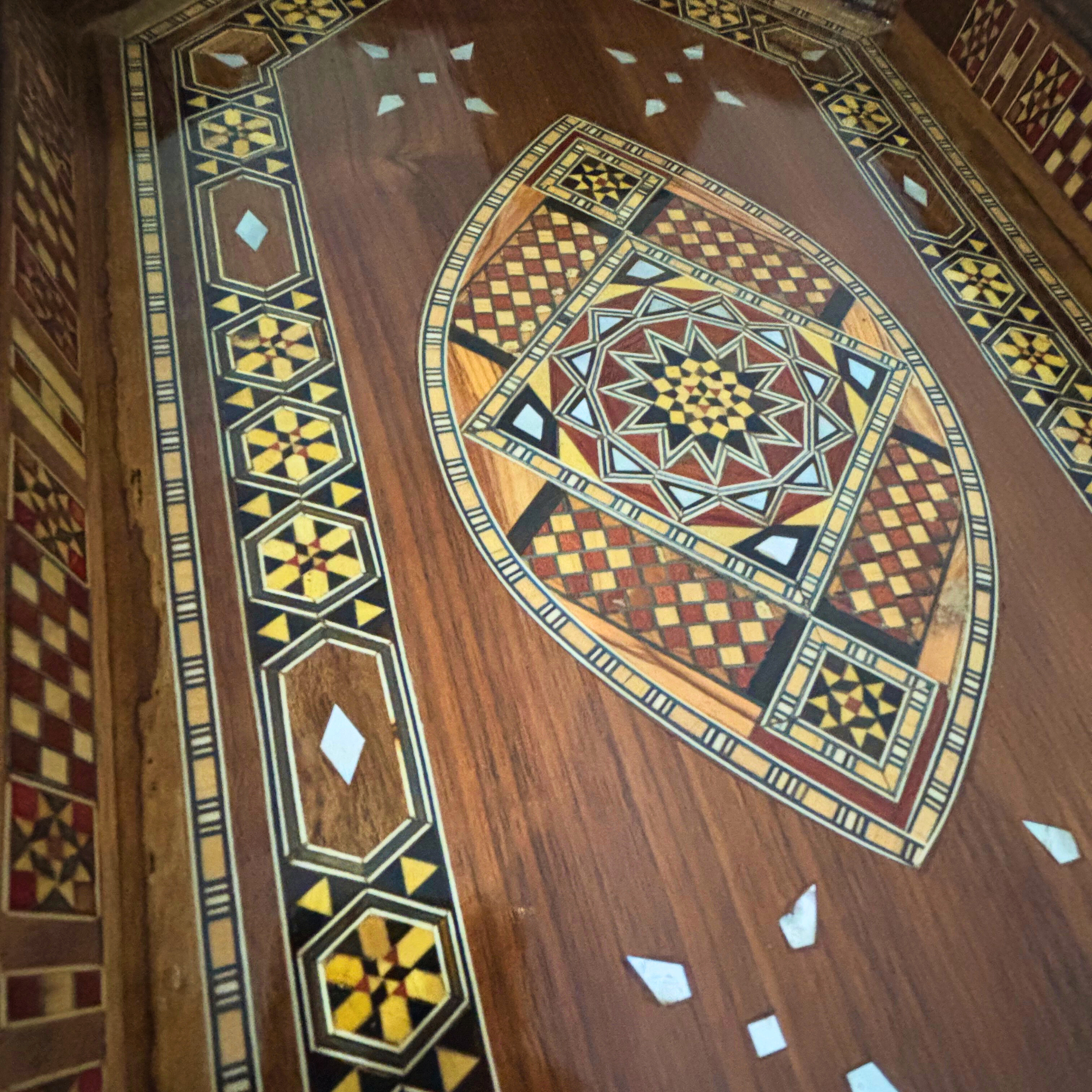 Damasceńska Drewniana Taca Mozaikowa – Masa Perłowa & Wykończenie Orzechowe