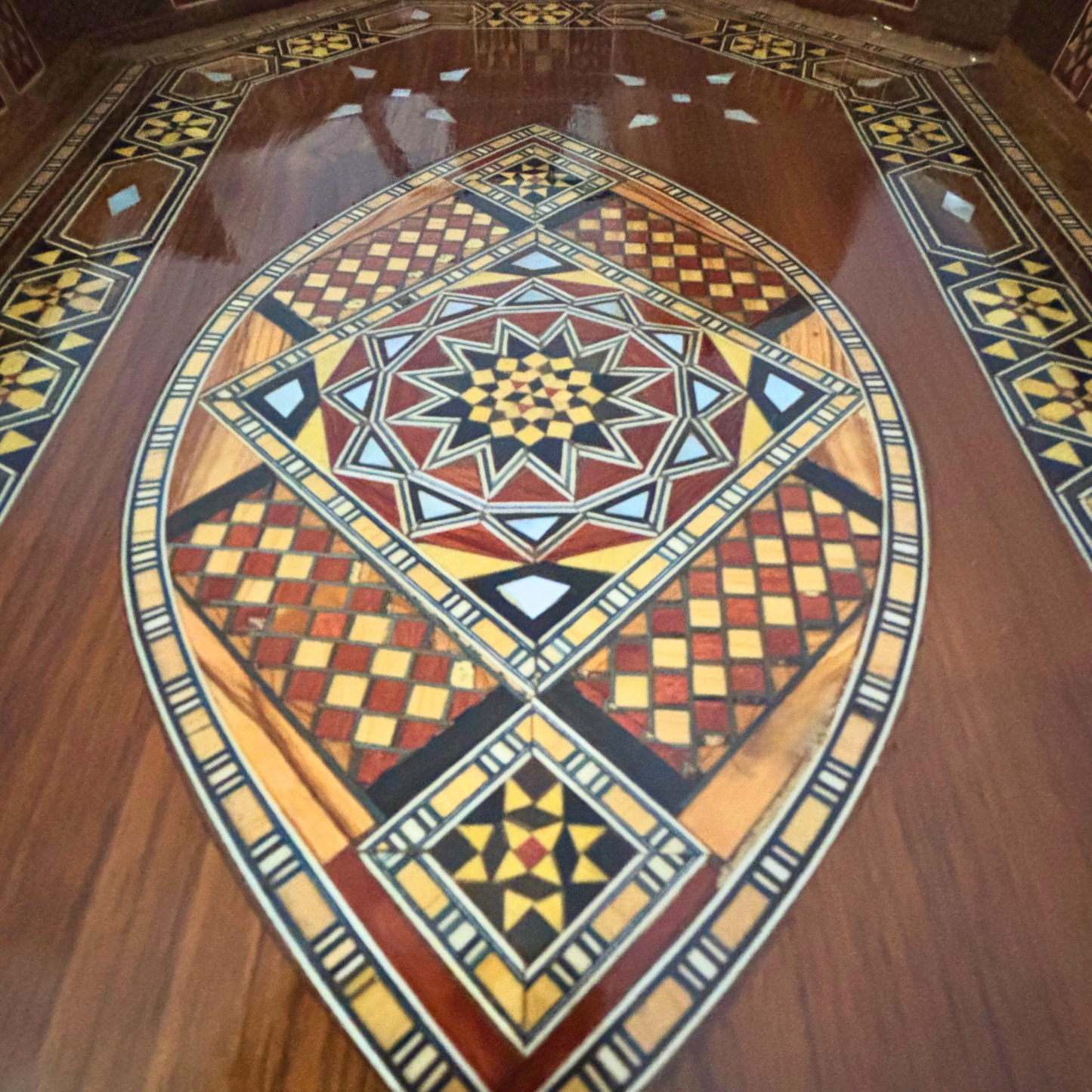 Damasceńska Drewniana Taca Mozaikowa – Masa Perłowa & Wykończenie Orzechowe