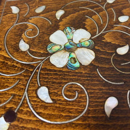 Damasceńska Szkatułka Luksusowa – Masa Perłowa & Aksamit