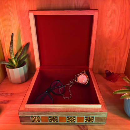 Scatola Damascena – Arte Artigianale per Gioielli e Ricordi