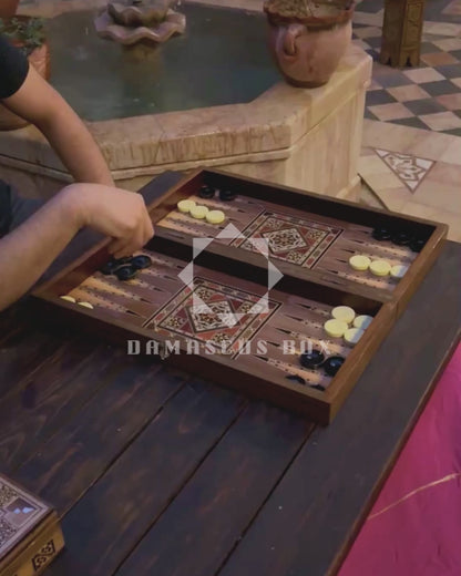 Mesa de Backgammon y Ajedrez Damasquina Hecha a Mano por Gaby Al Dayeh – Diseño Clásico