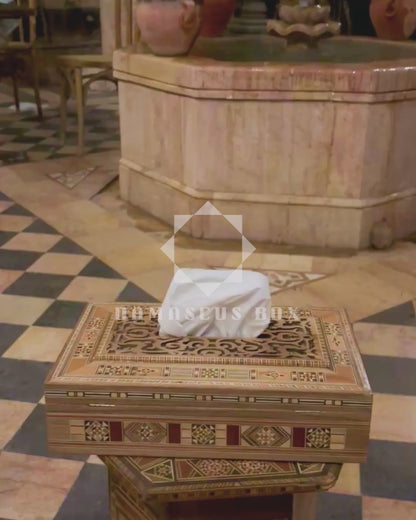 Caja de Madera Tallada Damasquina – Diseño Oriental con Terciopelo Rojo